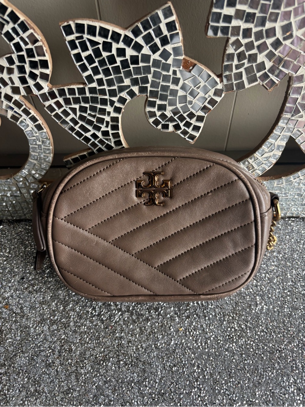 🎀Tory Burch Kira Quilted Leather Crossbody Bag in Taupe